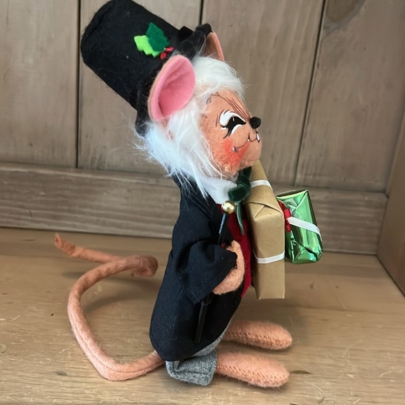 Annalee “Happy Scrooge” Mouse Dickens Christmas Carol Storybook Series - Picture 3 of 10